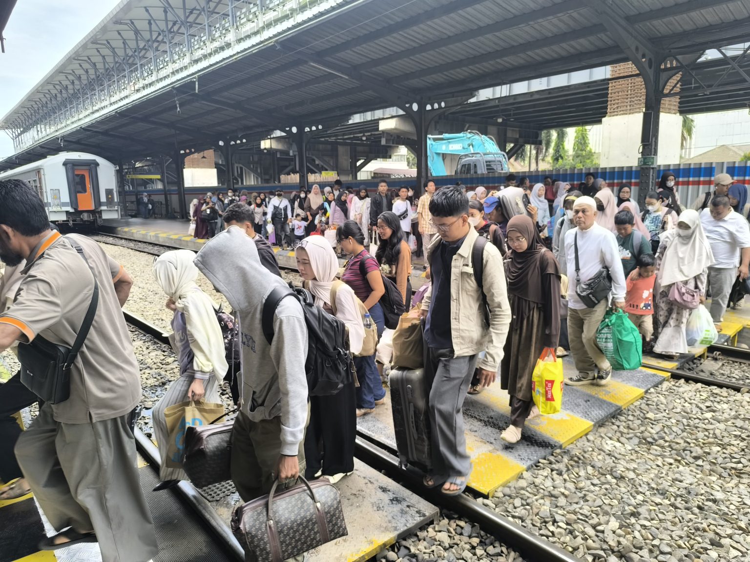 Hari Terakhir Libur Sekolah, Stasiun KA di Sumatera Utara Dipadati Penumpang