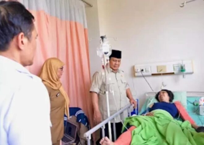 Prabowo Jenguk Korban Kecelakaan Kereta di RSUD Bekasi, Perintahkan Investigasi dan Perbaikan Lintasan