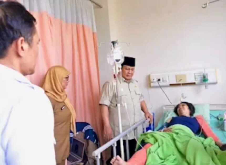 Prabowo Jenguk Korban Kecelakaan Kereta di RSUD Bekasi, Perintahkan Investigasi dan Perbaikan Lintasan