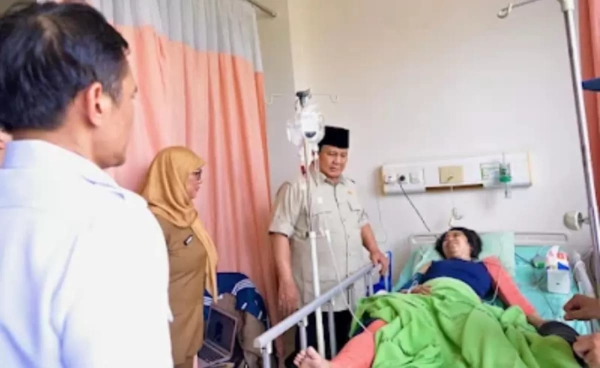 Prabowo Jenguk Korban Kecelakaan Kereta di RSUD Bekasi, Perintahkan Investigasi dan Perbaikan Lintasan