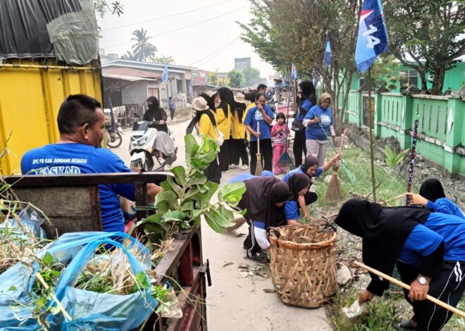 Kolaborasi Demokrat dan Pemdes Pekan Tanjung Beringin Wujudkan Lingkungan Bersih Lewat Gotong Royong Massal