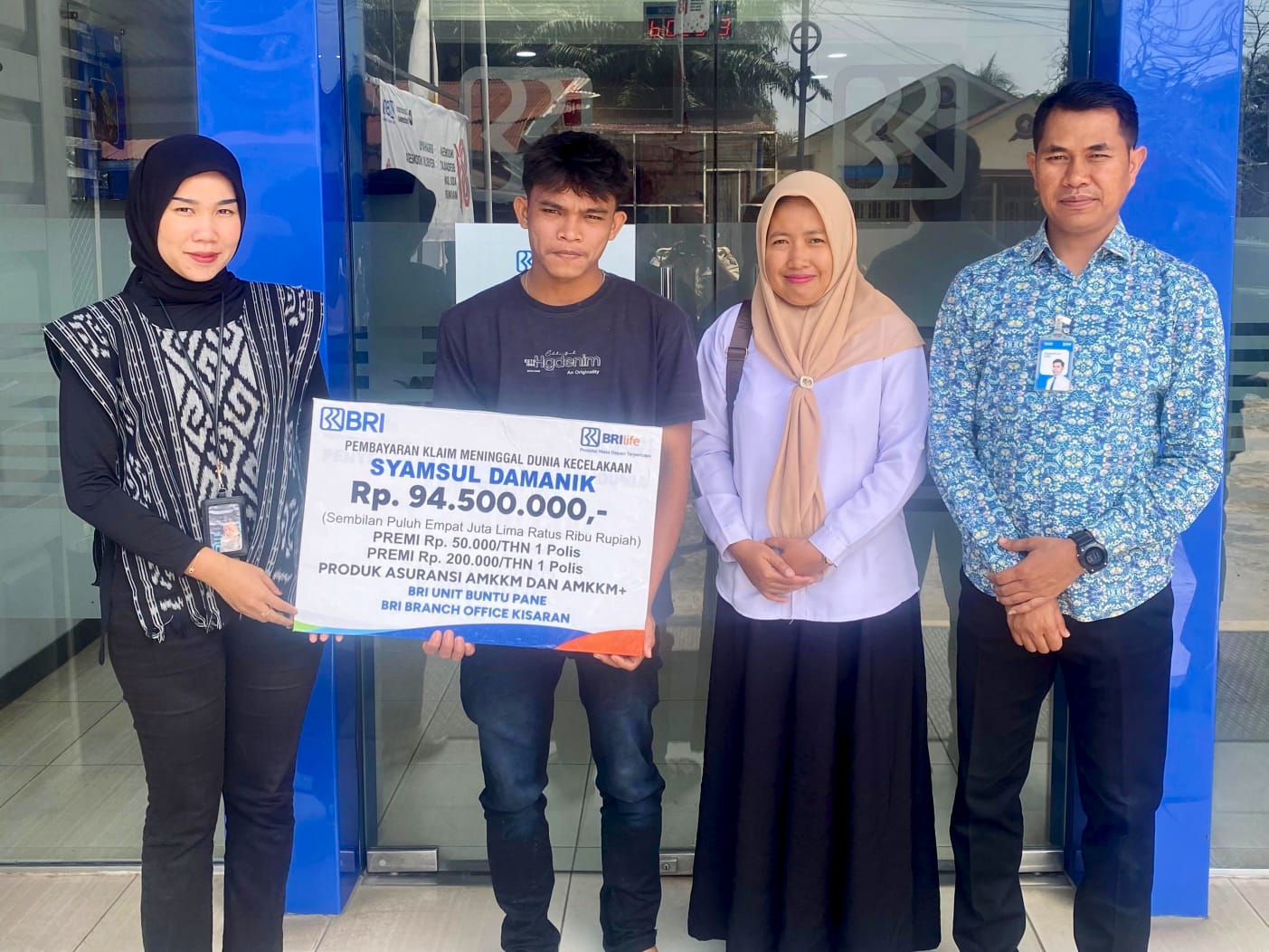 BRI BO Kisaran dan BRI Life Serahkan Klaim Asuransi AMKKM Plus kepada Ahli Waris Almarhum Syamsul Damanik